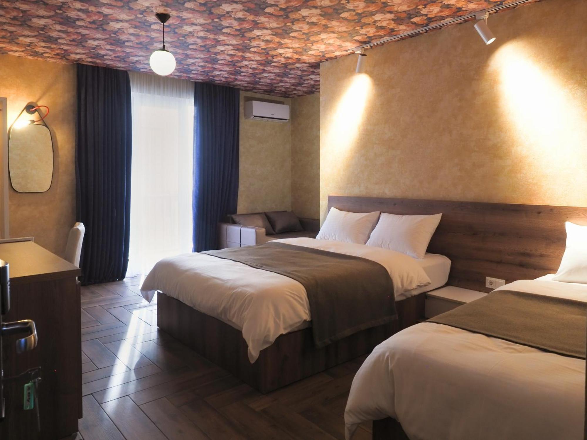 Hotel Hills In Old Tbilisi Bagian luar foto