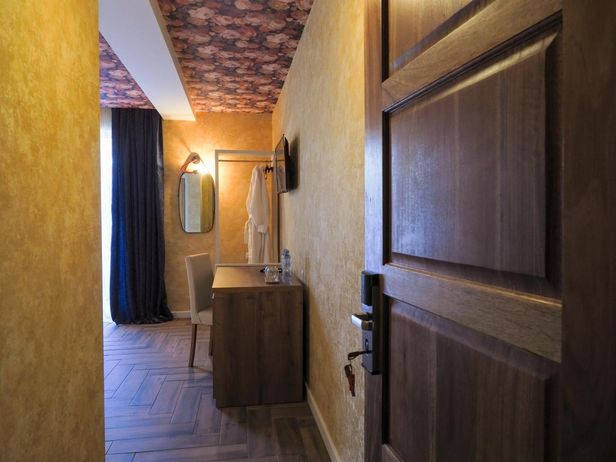 Hotel Hills In Old Tbilisi Bagian luar foto