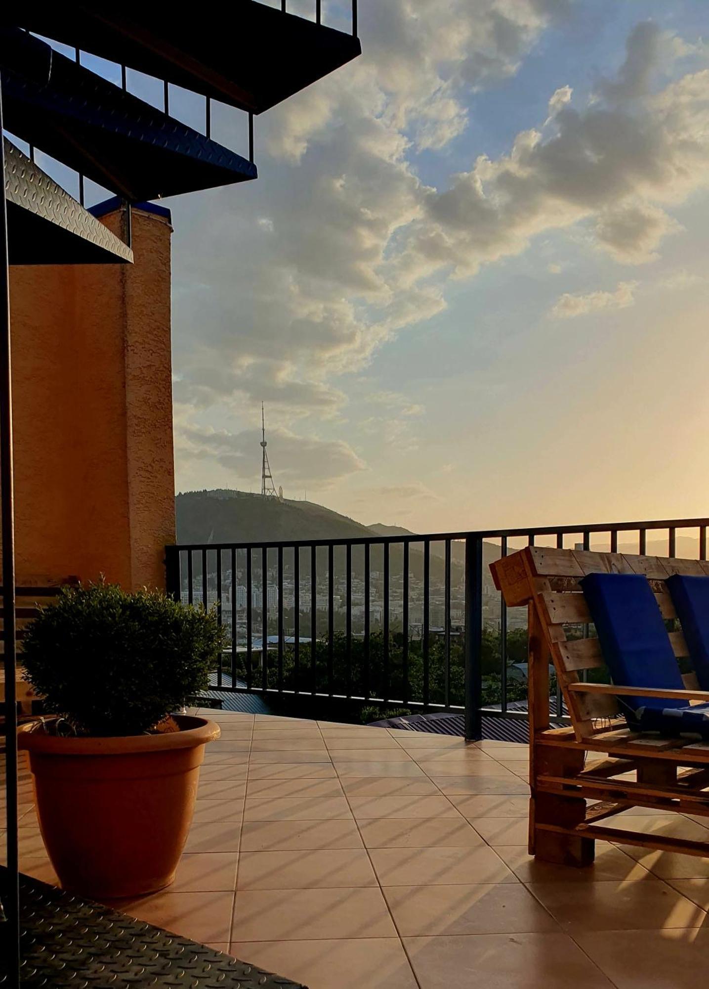 Hotel Hills In Old Tbilisi Bagian luar foto